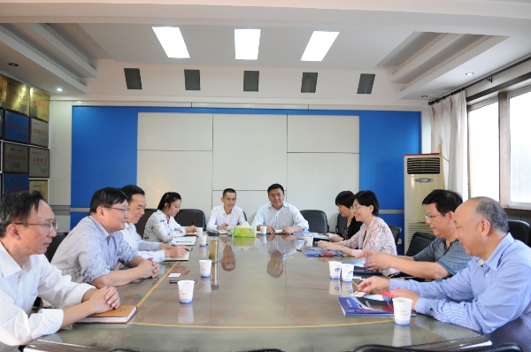 蕪湖縣人大常委會(huì)黨組書記、主任楊文玲一行來舜龍公司調(diào)研